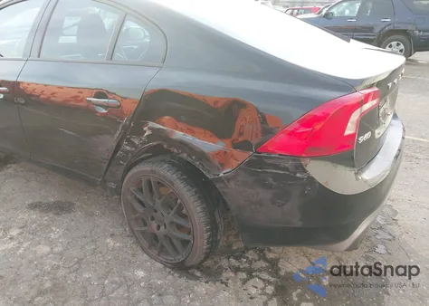 2017 Volvo S60 T5 Dynamic z USA, uszkodzony, nr VIN YV126MFL9H2432905